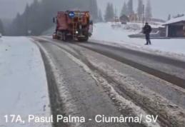 Ninge ușor la munte. Zonele unde se acționează cu utilaje pe șosele. Avertisment pentru șoferi