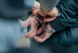 Patru tineri din Dorohoi reținuți de polițiști după ce au intrat în casa unui dorohoian și l-au tâlhărit