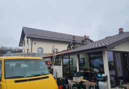 Incendiu produs într-o gospodărie din Unțeni