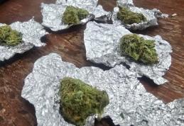 Doi bărbați cu substanțe vegetale suspecte descoperiți de jandarmii din Botoșani