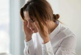 Sfatul unui fizioterapeut pentru scăpa de durerea de cap în 10 secunde