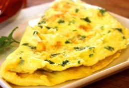 Omletă cu multă brânză cu ciuperci și pătrunjel