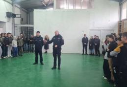 Activități preventiv-educative desfășurate de jandarmii botoșăneni la două licee din județ