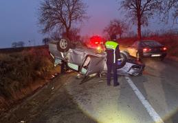 Accident! Bărbat ajuns la spital după ce s-a răsturnat cu mașina