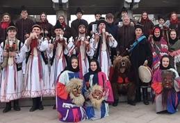 Ansamblul „Mugurelul-Mărgineanca” promovează la Brăila datinile și obiceiurile de iarnă din județul Botoșani