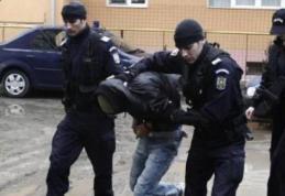 Tânărul care a distrus cu un autoturism ușa de acces a unui local public a fost reținut pentru 24 de ore