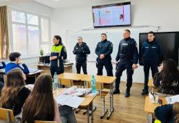 Acțiuni preventive efectuate de polițiști în unitățile de învățământ