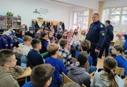 Activități preventiv-educative desfăsurate de jandarmi la două școli din Dorohoi