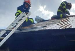 Casă din Dumeni în pericol, după ce funinginea depusă pe pereții interiori ai coșului de fum s-a aprins