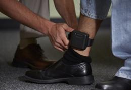 Arest la domiciliu sub supraveghere electronică pentru două persoane din Botoșani