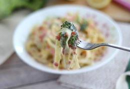 Tagliatelle cu somon și broccoli