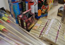 Articole pirotehnice ridicate de polițiști la Ștefănești și Cordăreni