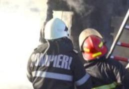 Două incendii izbucnite în Botoșani și Ungureni în ultimele ore. Un bărbat a ajuns la spital cu arsuri