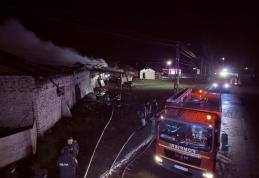 Incendiu de proporții în județul Botoșani: Depozit, service auto și vopsitorie cuprinse de flăcări