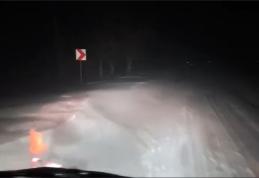 Botoșani: Un drum rămâne închis, iar pe mai multe tronsoane se circulă îngreunat din cauza zăpezii