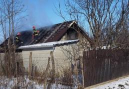 Acoperiș aprins de la un coș de fum neizolat