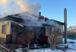 Incendiu la Cristești: În plină iarnă o familie din a rămas fără acoperiș deasupra capului