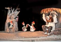 Invitație la teatru! „Ursul păcălit de vulpe” – spectacol recomandat preșcolarilor și școlarilor mici