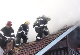 Casa unei familii din Oroftiana în pericol din cauza unui incendiu izbucnit în jurul coșului de fum