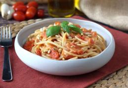 Spaghete cu roșii cherry și semințe de pin