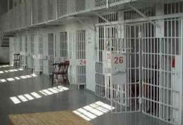 Doi tineri condamnați la închisoare cu executare pentru tâlhărie și conducerea unui vehicul fără permis