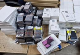 Baterii pentru dispozitive mobile, de peste 90.000 de lei, confiscate la PTF Stânca