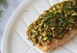 Somon în crustă de fistic