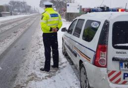 Peste 30 de sancțiuni contravenționale aplicate de polițiști într-o acțiune desfășurată la Săveni