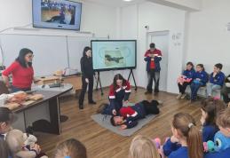 Lecție de viață și curaj – „S.O.S.- Echipa de salvare”, atelier practic desfășurat la Gimnaziul „Mihail Kogălniceanu” în Săptămâna Școala Altfel