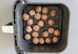 Chifteluțe cu carne de vită în friteuza cu aer