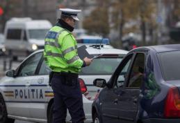 Două persoane reținute pentru infracțiuni rutiere. Au condus băuți și fără a deține permis