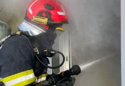 Bunurile depozitate în podul unei casei din Bajura, Darabani, au fost cuprinse de flăcări