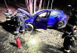 Accident la Vârfu Câmpului! Autoturism ajuns în afara părții carosabile după ce șoferul a pierdut controlul volanului