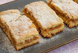 Prăjitură cu mere turnată