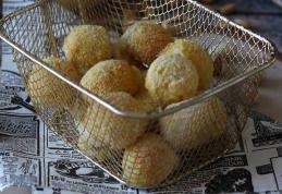 Biluțe de mozzarella în friteuza cu aer