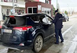 Asigurare falsă prezentată drept autentică la controlul de frontieră