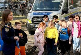 Ziua Internațională a Fericirii marcată de polițiștii botoșăneni - FOTO