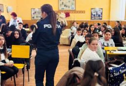 „Un block salvează o viață” – Campania poliției, în mijlocul a peste 100 de elevi din județul Botoșani