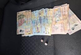 Barbut în plină stradă oprit de jandarmii botoșăneni. Amenzi și zaruri confiscate