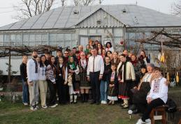 Șezătoare cu suflet și tradiție la Dumbrăvița: O comunitate unită în jurul valorilor creștine! - FOTO