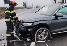 Accident! Două mașini s-au izbit frontal la Vlădeni