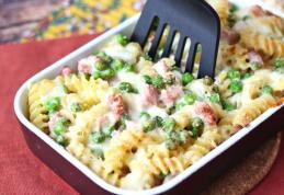 Paste cremoase la cuptor cu mazăre și șuncă gratinată