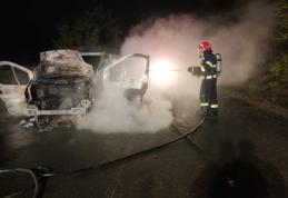 Incendiu la un autoturism parcat într-o curte din Botoșani: mașina a ars complet