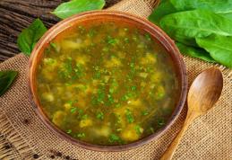 Ciorbă de ștevie, lobodă și salată verde