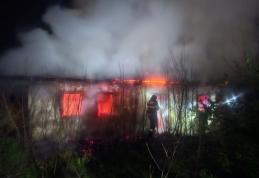 Casă din Popeni și magazie din Havârna distruse în urma unor incendii