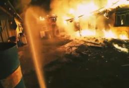 Incendiu violent. O casă și o anexă cuprinse de flăcări în localitatea Poiana, orașul Flămânzi
