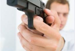52 de angajați MAI cu probleme de natură psihologică dețin arme letale!