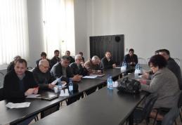 [VIDEO] Consilierii dorohoieni s-au întâlnit în şedinţă extraordinară în Joia Mare