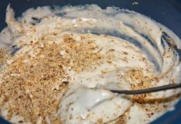 Prăjitură cu nuci și bezea