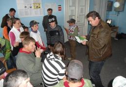 Acţiuni de voluntariat şi parteneriate între unităţile de învăţămănt din Borzeşti, Pomîrla şi Dersca [FOTO]